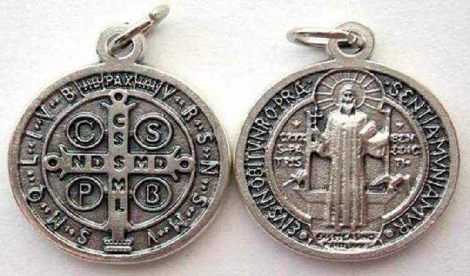 Conoce la medalla de San Benito