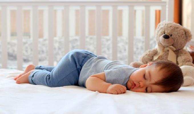 De la cuna a la cama