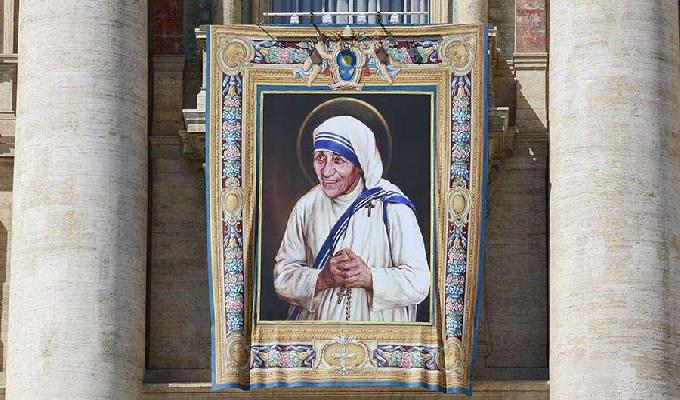 Revive el momento de la canonización de Santa Teresa de Calcuta